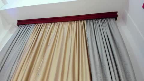 sophiacolliins online show from 14, 10, 2025