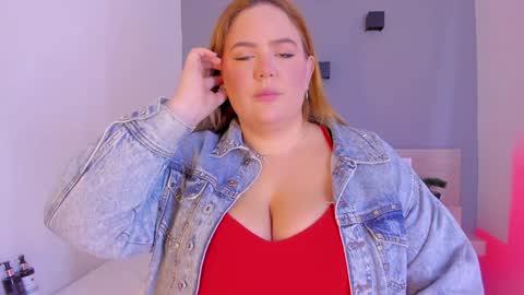 Snapshot of sophiarossee chatting on 5, 2, 2025 Sofi online show from 5, 2, 2025