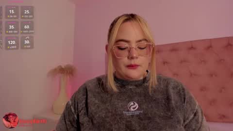 Snapshot of sophiarossee chatting on 16, 10, 2025 Sofi online show from 16, 10, 2025