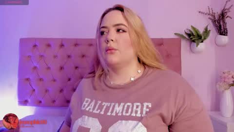 Snapshot of sophiarossee chatting on 15, 12, 2025 Sofi online show from 15, 12, 2025