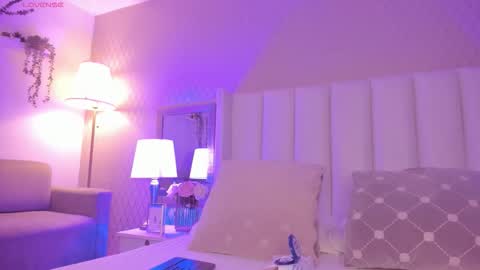 SophiaSmiths online show from 6, 11, 2025