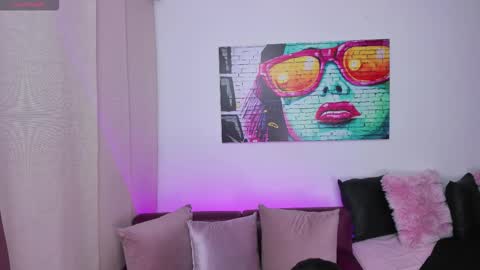   online show from 22, 10, 2025