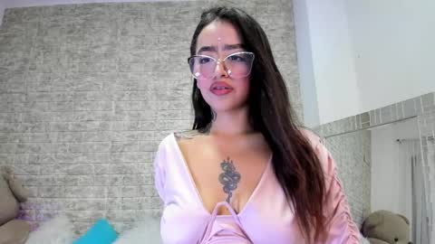   online show from 19, 5, 2026