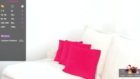 Snapshot of sophie_evanss_ chatting on 8, 1, 2025   online show from 8, 1, 2025