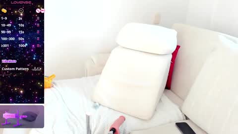 Snapshot of sophie_evanss_ chatting on 12, 1, 2025   online show from 12, 1, 2025