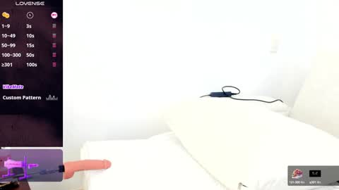 Snapshot of sophie_evanss_ chatting on 1, 2, 2025   online show from 1, 2, 2025