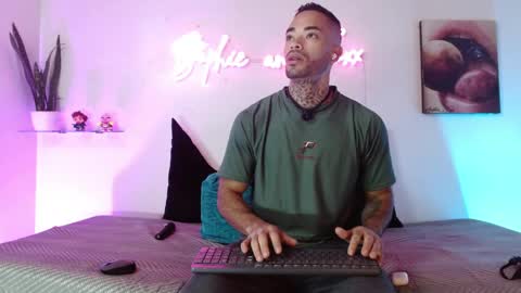 SOPHIE - FOXX online show from 5, 6, 2026