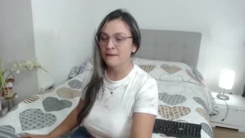 Snapshot of sophie_lopez1 chatting on 29, 11, 2025 Sofa online show from 29, 11, 2025