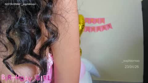 Snapshot of sophie_moo chatting on 23, 4, 2026 Sophie online show from 23, 4, 2026