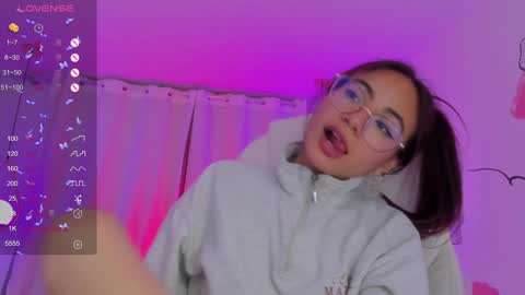 Snapshot of sophiecherry_ chatting on 23, 12, 2024 Sophie IG sophiecherry es online show from 23, 12, 2024