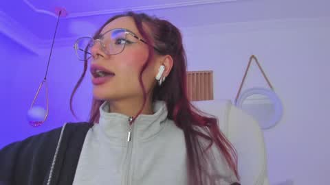 Snapshot of sophiecherry_ chatting on 2, 2, 2025 Sophie IG sophiecherry es online show from 2, 2, 2025