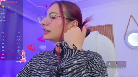 Snapshot of sophiecherry_ chatting on 1, 3, 2025 Sophie IG sophiecherry es online show from 1, 3, 2025