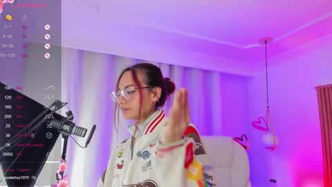 Snapshot of sophiecherry_ chatting on 5, 3, 2025 Sophie IG sophiecherry es online show from 5, 3, 2025