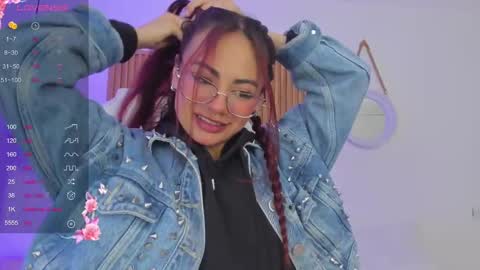 Snapshot of sophiecherry_ chatting on 6, 3, 2025 Sophie IG sophiecherry es online show from 6, 3, 2025