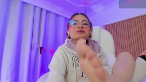 Snapshot of sophiecherry_ chatting on 7, 3, 2025 Sophie IG sophiecherry es online show from 7, 3, 2025