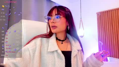 Snapshot of sophiecherry_ chatting on 30, 9, 2025 Sophie IG sophiecherry es online show from 30, 9, 2025