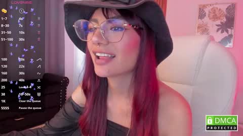 Snapshot of sophiecherry_ chatting on 4, 10, 2025 Sophie IG sophiecherry es online show from 4, 10, 2025