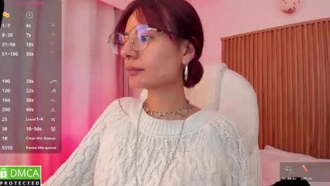 Snapshot of sophiecherry_ chatting on 17, 10, 2025 Sophie IG sophiecherry es online show from 17, 10, 2025