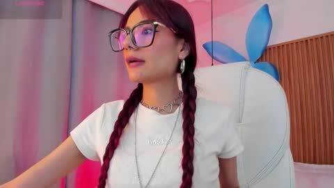 Snapshot of sophiecherry_ chatting on 3, 11, 2025 Sophie IG sophiecherry es online show from 3, 11, 2025