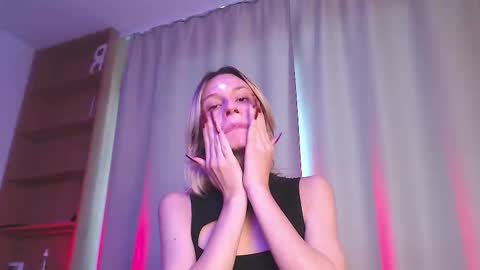 Snapshot of sophiediamond_x chatting on 20, 10, 2025 sophiediamond_x online show from 20, 10, 2025