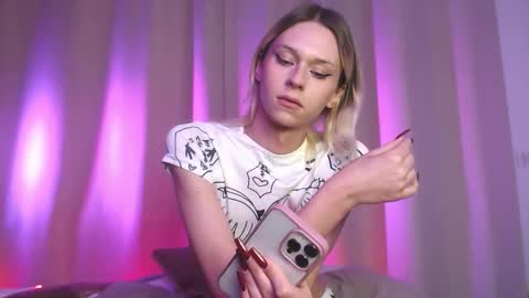 Snapshot of sophiediamond_x chatting on 21, 10, 2025 sophiediamond_x online show from 21, 10, 2025
