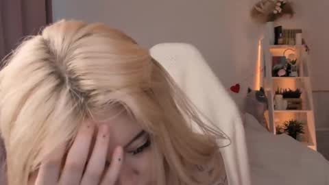 Snapshot of sophiee_lane chatting on 3, 3, 2025 Sophie online show from 3, 3, 2025