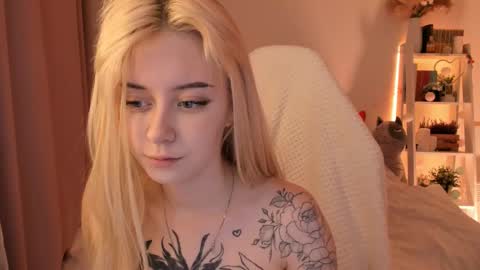 Snapshot of sophiee_lane chatting on 4, 3, 2025 Sophie online show from 4, 3, 2025