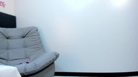 sophieharris__ online show from 1, 2, 2025