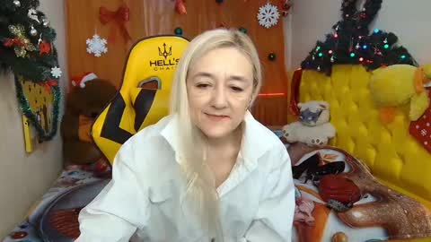 Snapshot of sophiekittyy chatting on 3, 12, 2024 sophiekittyy online show from 3, 12, 2024