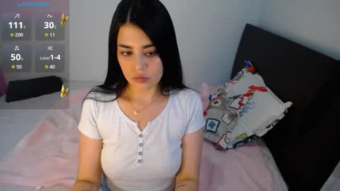 Snapshot of sophy_whiite_ chatting on 22, 10, 2025 Sophy  online show from 22, 10, 2025