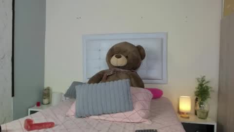 Snapshot of sopphiefox chatting on 3, 10, 2025 Sofia online show from 3, 10, 2025