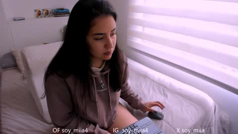 Snapshot of soy_miia chatting on 17, 12, 2024 MIA online show from 17, 12, 2024