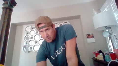 Snapshot of spunandhunglv chatting on 17, 11, 2025 spunandhunglv online show from 17, 11, 2025