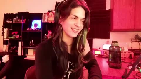 Snapshot of squrlgurl chatting on 3, 4, 2026 Earthling Gurl Michelle Allergy online show from 3, 4, 2026