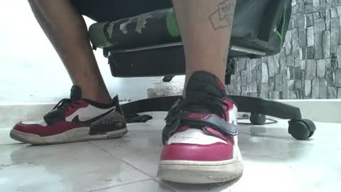 Snapshot of srfindomfeet_ chatting on 20, 6, 2026 sr master cum its my old account online show from 20, 6, 2026