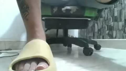 Snapshot of srfindomfeet_ chatting on 17, 7, 2026 sr master cum its my old account online show from 17, 7, 2026