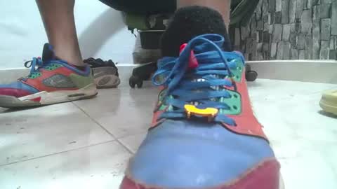Snapshot of srfindomfeet_ chatting on 22, 7, 2026 sr master cum its my old account online show from 22, 7, 2026