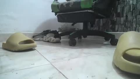 Snapshot of srfindomfeet_ chatting on 24, 7, 2026 sr master cum its my old account online show from 24, 7, 2026