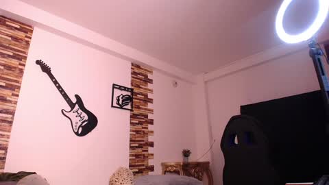 Snapshot of srta_fox chatting on 12, 1, 2025 Srta. Fox online show from 12, 1, 2025