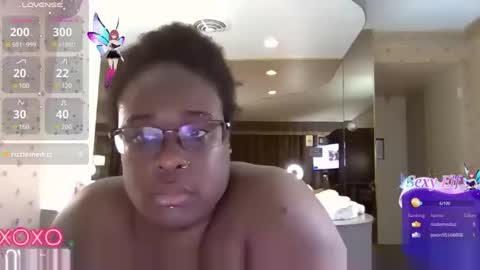 Snapshot of staceesparklezxxx chatting on 4, 1, 2025 Stacee online show from 4, 1, 2025