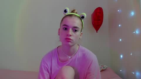 Snapshot of stacey_brow chatting on 8, 5, 2026 stacey online show from 8, 5, 2026