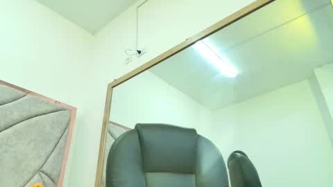 Snapshot of staceylee_ chatting on 19, 11, 2025 Stacey lee online show from 19, 11, 2025