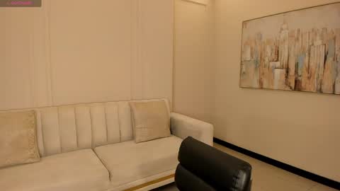 Stacy Woods online show from 16, 4, 2026