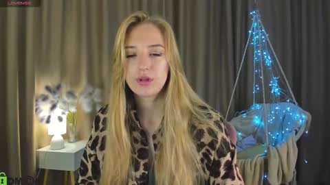 Snapshot of stacy_riiver chatting on 12, 10, 2025 Stacy Mon Tue Wed Thu Fri Sun GMT GMT 3 1000am - 0400pm online show from 12, 10, 2025