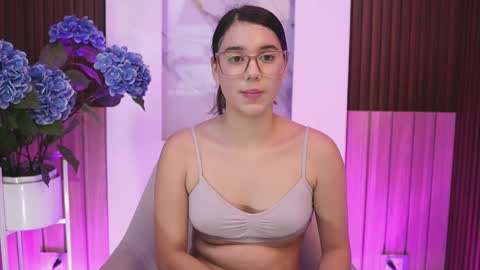 stacycooper_ online show from 27, 5, 2026