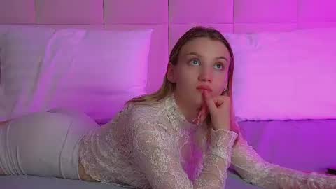 Snapshot of stacyevancesss chatting on 20, 6, 2026 StacyEvances online show from 20, 6, 2026