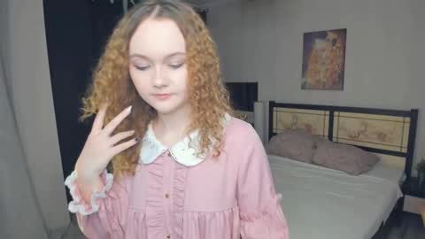 Snapshot of stacyroller chatting on 9, 2, 2026 Violet online show from 9, 2, 2026