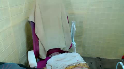 Snapshot of starfuckyut chatting on 13, 10, 2025 juicyFoxCocky online show from 13, 10, 2025