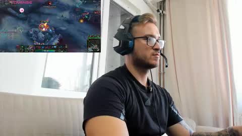 Snapshot of starkiller777550 chatting on 21, 11, 2025 Marius online show from 21, 11, 2025