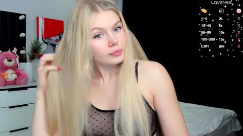 Snapshot of starlight_2004 chatting on 25, 1, 2025 Caroline online show from 25, 1, 2025